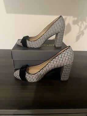 Ann Taylor Black and White Houndstooth Block Heel Pumps with Bow